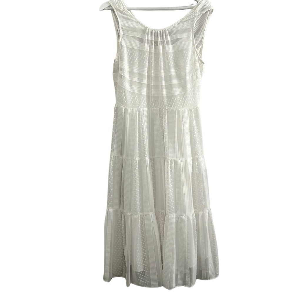 Elegant White Sleeveless Dress